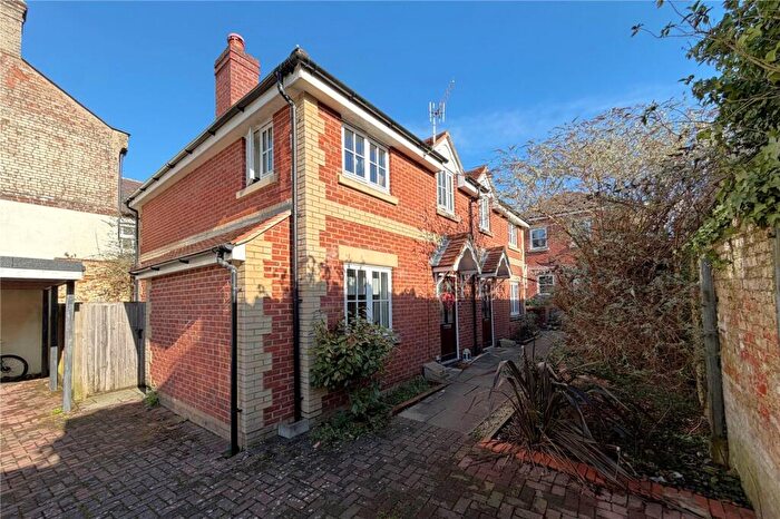 2 Bedroom Semi Detached House For Sale In South Street, Havant, Hampshire, PO9