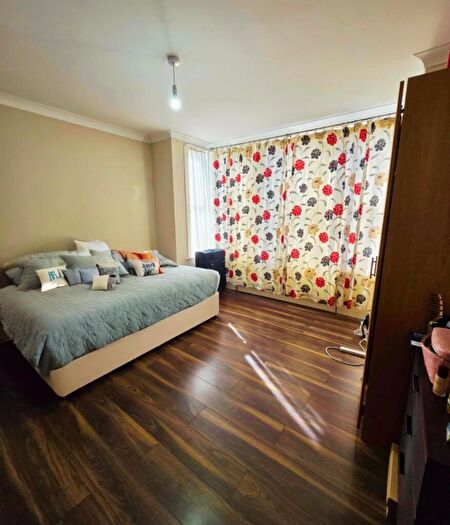 2 Bedroom Flat To Rent In Pinner View, Harrow, HA1