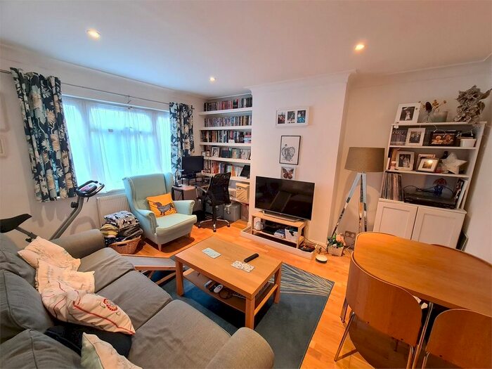 2 Bedroom Maisonette To Rent In Hobbs Green, East Finchley, N2