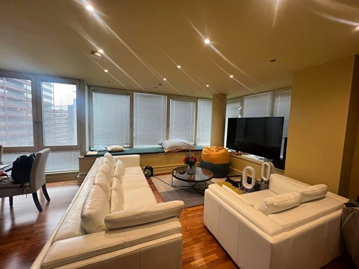 2 Bedroom Flat To Rent In Left Bank, Manchester, M3