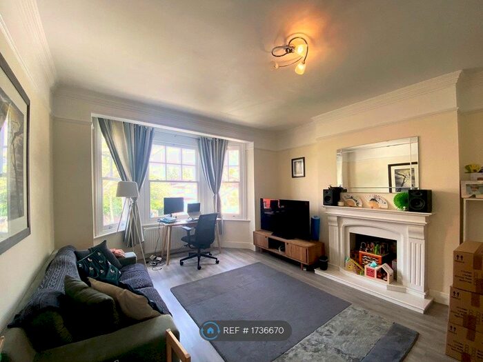 3 Bedroom Flat To Rent In St. Quintin Avenue, London, W10