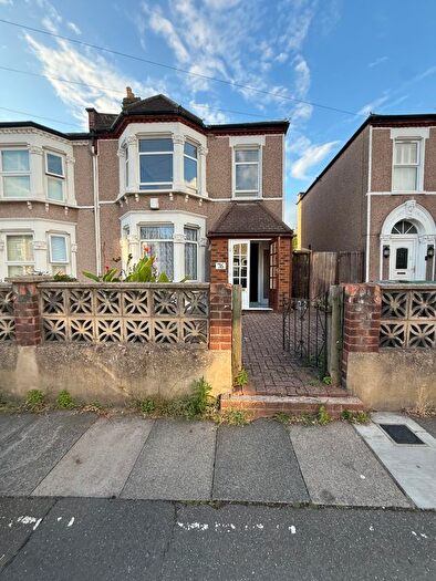 3 Bedroom Semi-Detached House To Rent In Hazelbank Road, London, SE6