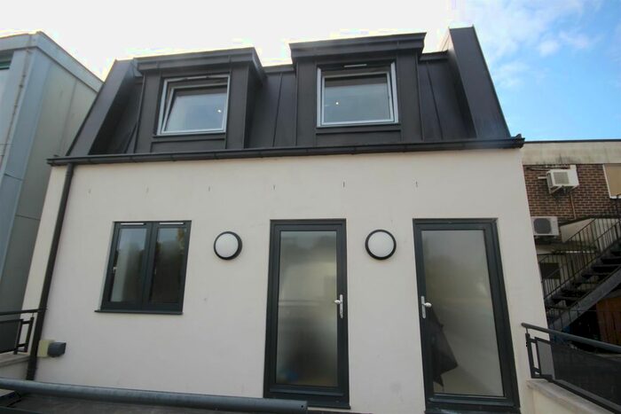 1 Bedroom Flat To Rent In Hutton Road, Shenfield, Brentwood, CM15