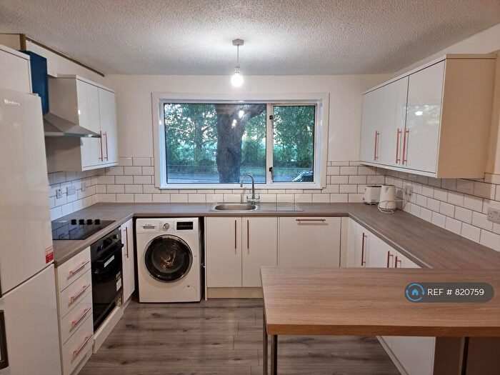 4 Bedroom Flat To Rent In Glebe Court, Glasgow, G4
