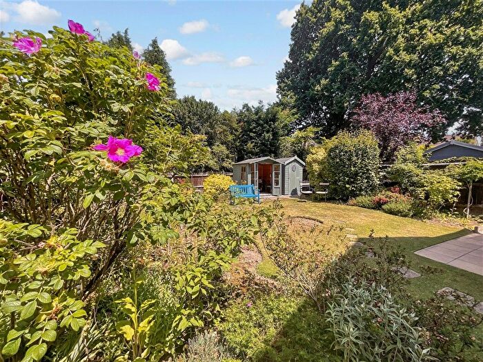 4 Bedroom Link Detached House For Sale In Beacon Walk, Tenterden, Kent, TN30