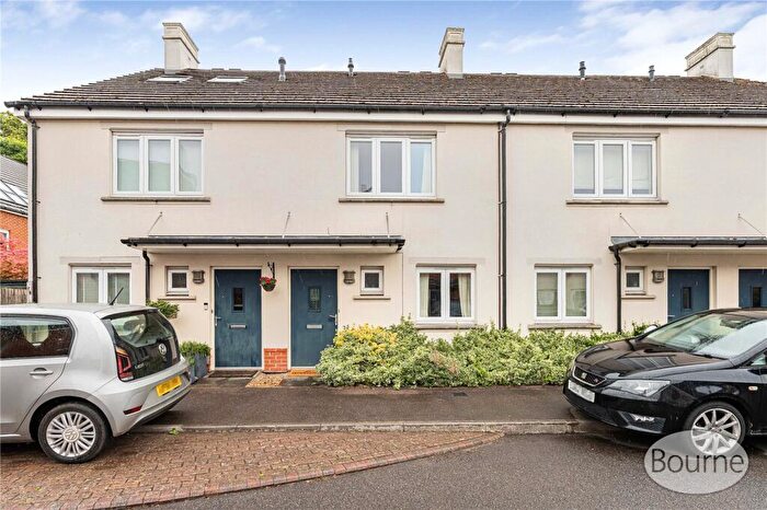 2 Bedroom Terraced House For Sale In Baynton Road, Woking, Surrey, GU22