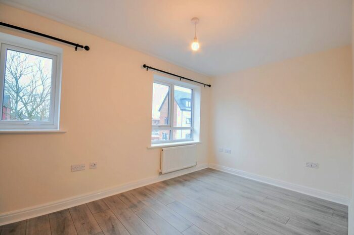 3 Bedroom Town House To Rent In Sennett Close, Manchester, M34