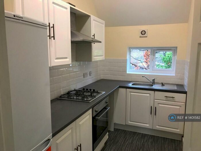 3 Bedroom Flat To Rent In Ladybarn Crescent, Manchester, M14