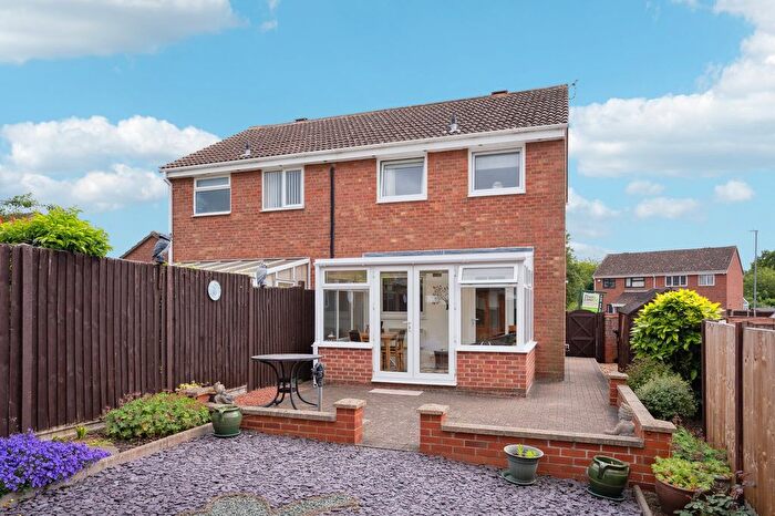 3 Bedroom Semi-detached House For Sale In Jenkins Close, Eaton Socon, St Neots, PE19