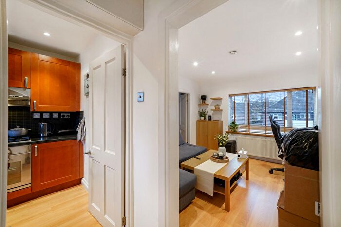 1 Bedroom Flat For Sale In Marnham Avenue, London, NW2