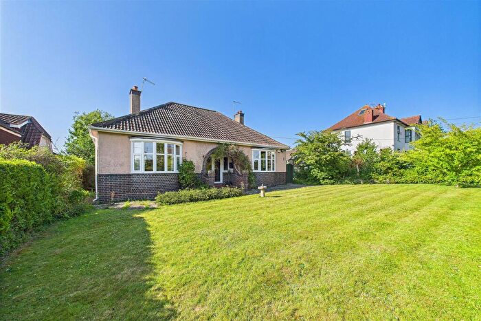 3 Bedroom Detached Bungalow For Sale In Charming S Bungalow In Easton-in-Gordano, BS20