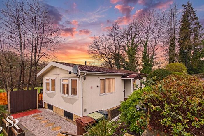 2 Bedroom Park Home For Sale In Whaley Bridge, Tunstead Milton, SK23