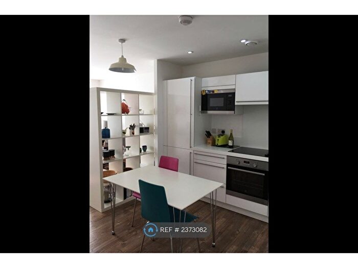 2 Bedroom Flat To Rent In Carney Place, London, SW9