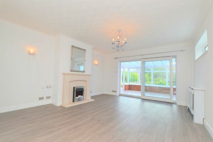 2 Bedroom Detached Bungalow To Rent In Botany Road, Kingsgate, CT10