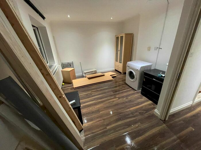 4 Bedroom Semi-Detached House To Rent In Yeats Close, London NW10