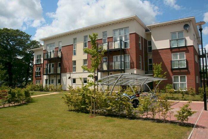 1 Bedroom Flat To Rent In Park View Road, Leatherhead KT22