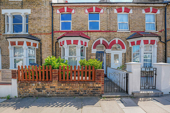 3 Bedroom Terraced House For Sale In Queens Road - Bowes Park - London -, N11