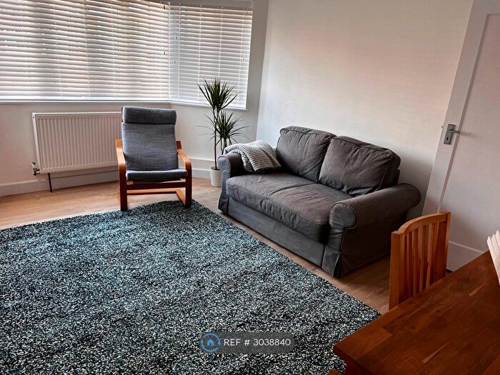 2 Bedroom Flat To Rent In Chiswick, London, W4