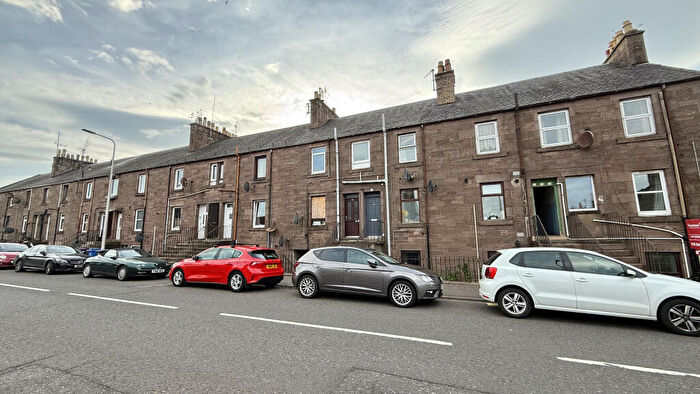 2 Bedroom Flat For Sale In Dundee Loan, Forfar, Angus, DD8