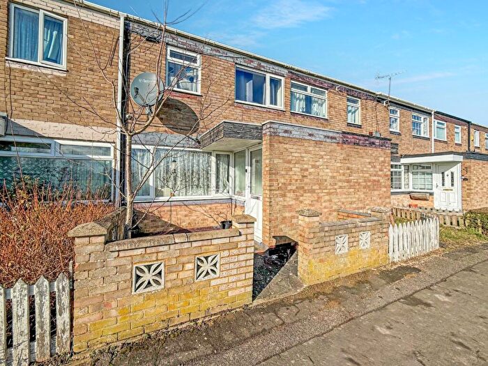 3 Bedroom Terraced House For Sale In Dolphin Drive, Houghton Regis, LU5