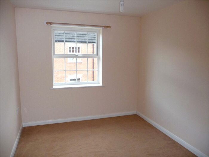 2 Bedroom Flat For Sale In Gatehouse Court, Taunton, TA1