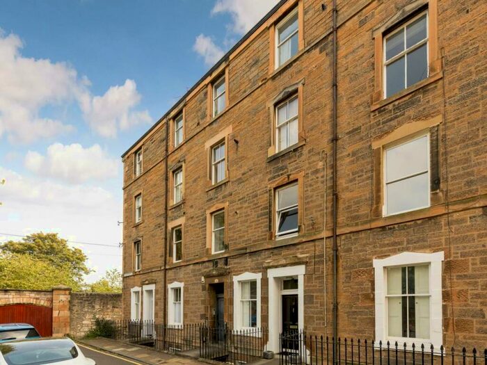 2 Bedroom Flat To Rent In Saxe Coburg Street, Stockbridge, Edinburgh, EH3