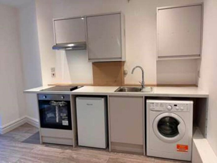 Studio To Rent In High Street, Acton, W3