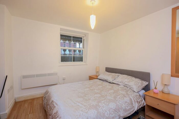 1 Bedroom Flat To Rent In Earls Court Road, London, SW5