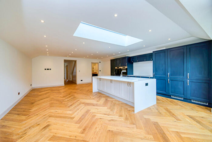 4 Bedroom Detached House For Sale In Northfield Road, Windsor, SL4