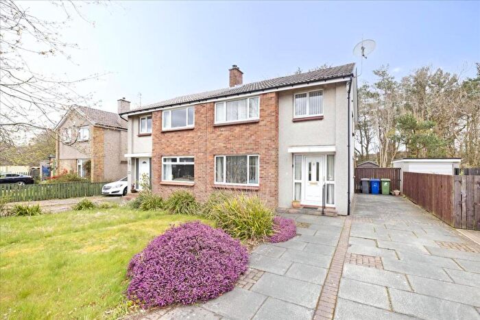 3 Bedroom Semi-Detached House For Sale In Marchburn Drive, Penicuik, EH26