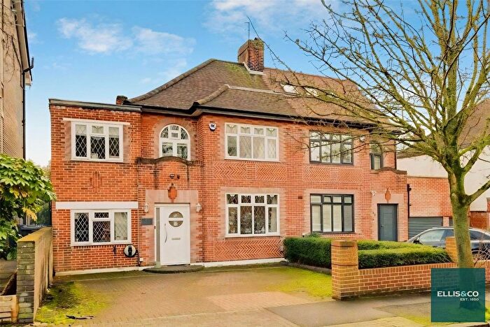 3 Bedroom Detached House For Sale In Beechwood Avenue, Finchley, N3