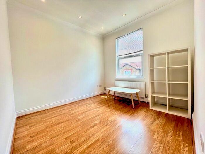 1 Bedroom Flat To Rent In Wedmore Gardens, London, N19