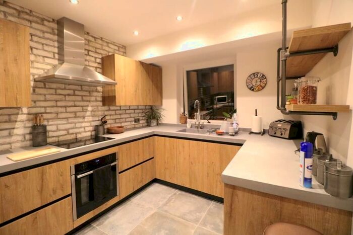 2 Bedroom Flat To Rent In Helen Clare Court, Enfield, EN2