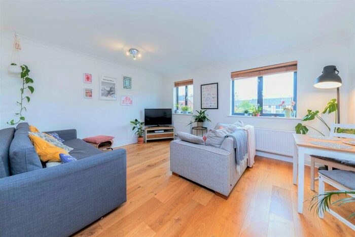 1 Bedroom Flat To Rent In Tollington Way, London, N7