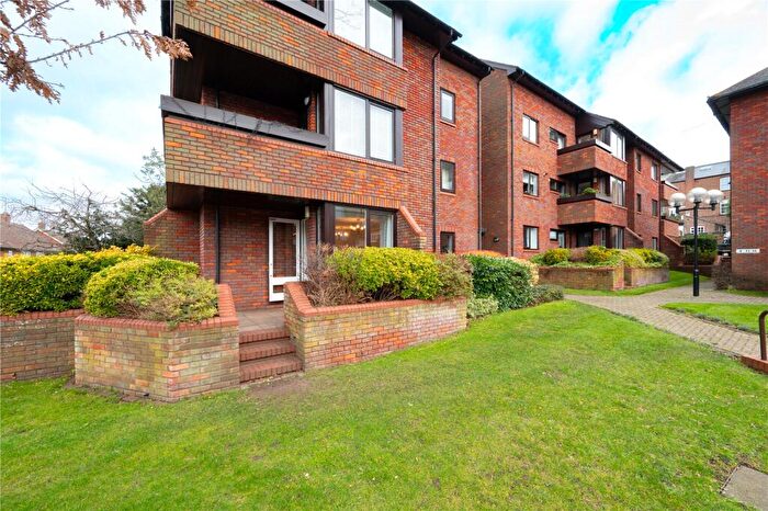 2 Bedroom Flat To Rent In Tankerfield Place, Romeland Hill, St. Albans, Hertfordshire, AL3
