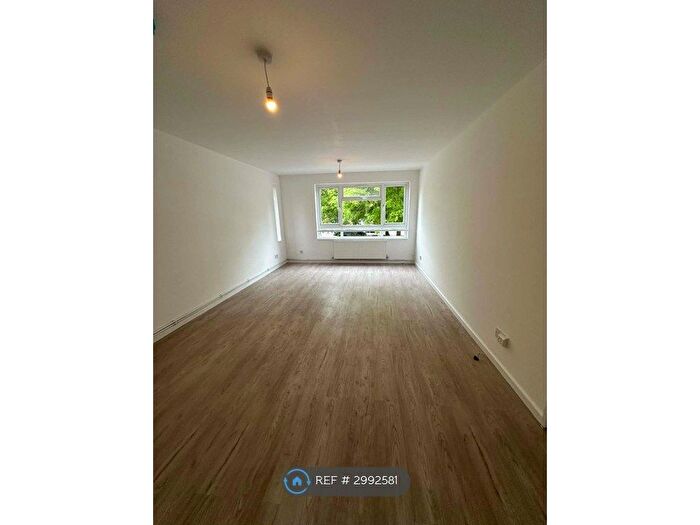 1 Bedroom Flat To Rent In Fishermead, Milton Keynes, MK6
