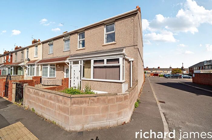 3 Bedroom End Terrace House For Sale In Hughes Street, Rodbourne, Swindon, SN2
