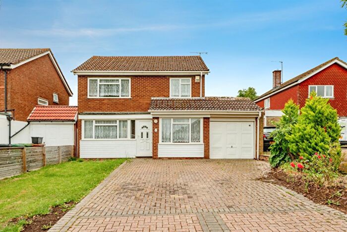 3 Bedroom Detached House For Sale In Montfort Rise, Redhill, RH1