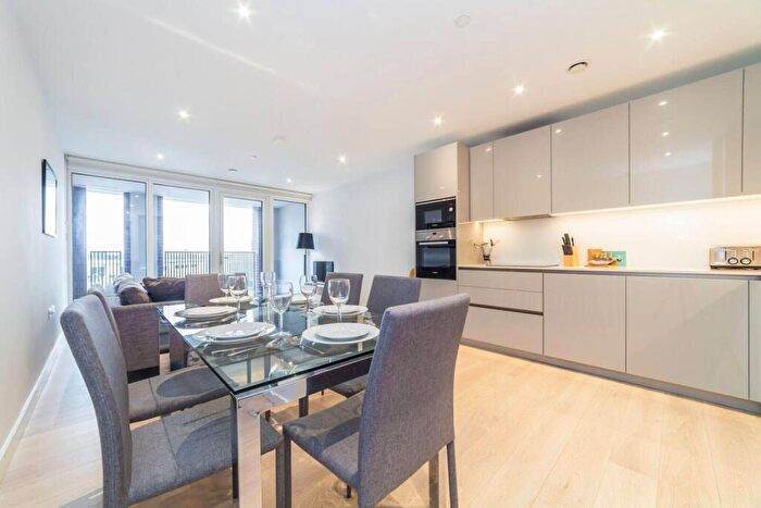 2 Bedroom Flat To Rent In Deacon Street, Elephant And Castle, London, SE17