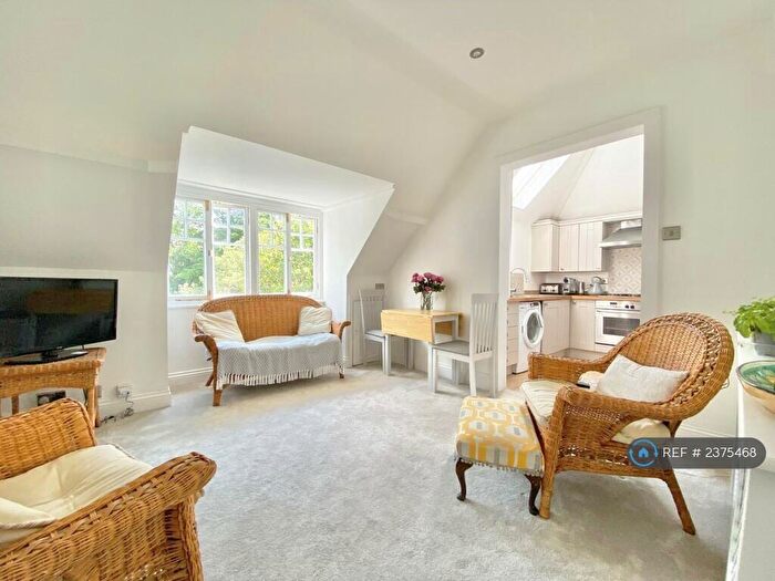 2 Bedroom Flat To Rent In West Overcliff Drive, Bournemouth, BH4