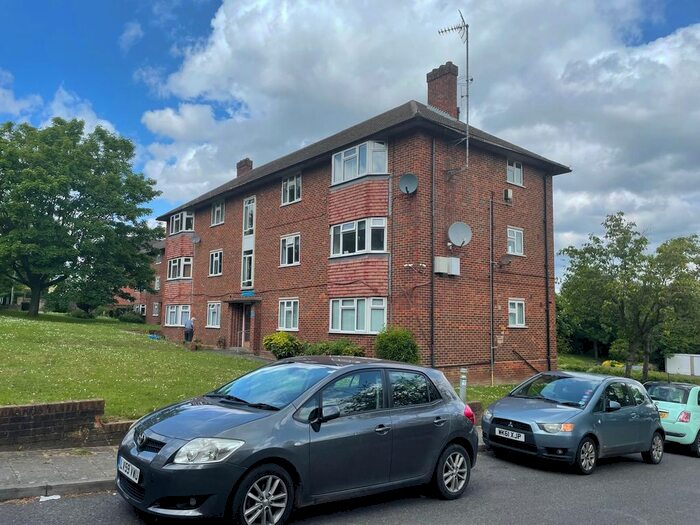 3 Bedroom Flat To Rent In Hazel House, Bromley, BR2
