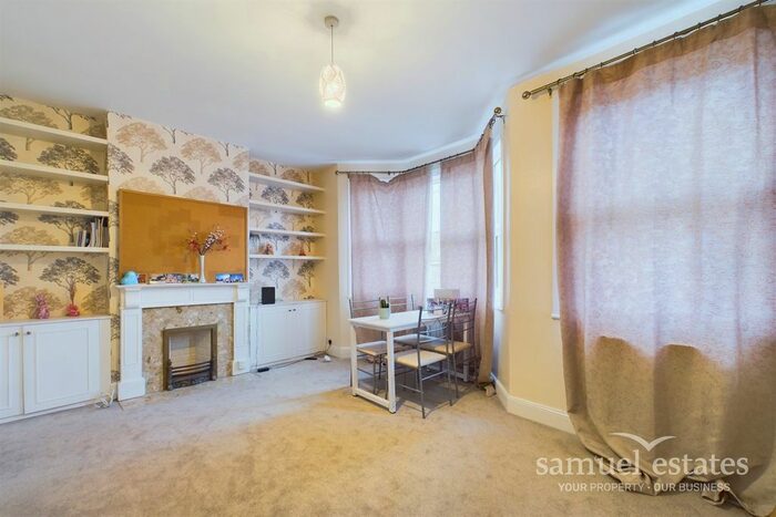 1 Bedroom Flat To Rent In Woodville Road, Thornton Heath, CR7