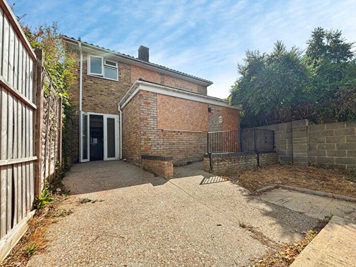 3 Bedroom Terraced House For Sale In Warburton Road, Southampton, SO19