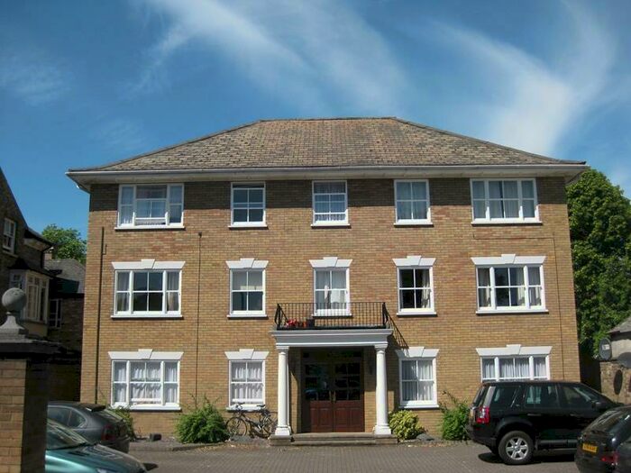 2 Bedroom Flat To Rent In Langford Court, Linden Road, Bedford, MK40