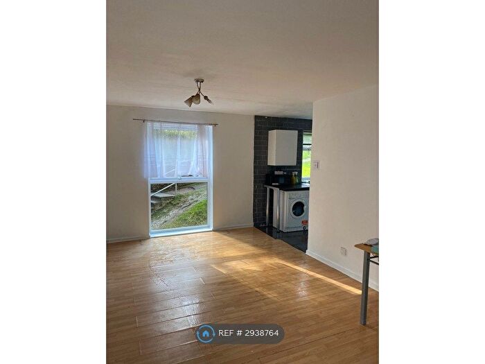 2 Bedroom Flat To Rent In Downs Road, Luton, LU1