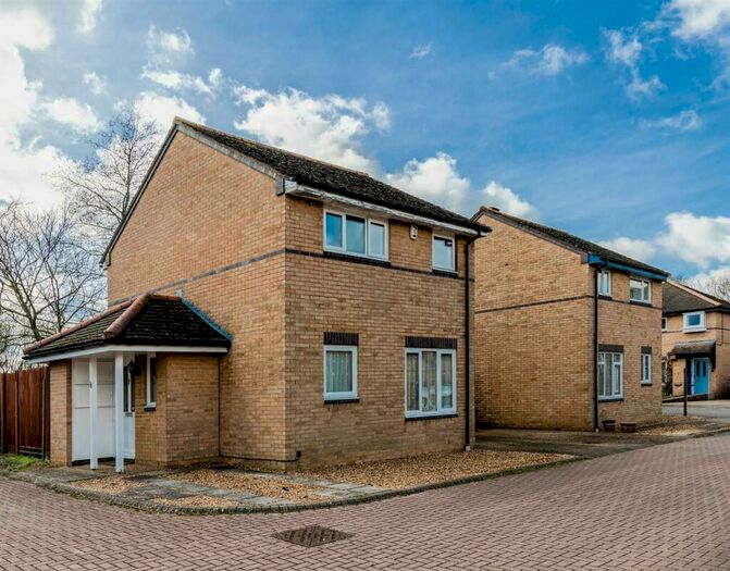 3 Bedroom Link Detached House To Rent In Greenhill Close, Loughton, MK5