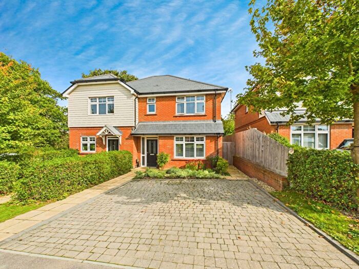3 Bedroom Semi-detached House For Sale In Coolhurst Close, Monks Gate, RH13