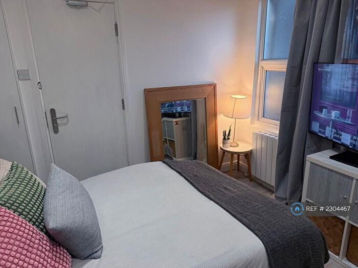 Studio To Rent In Walthamstow, London, E17