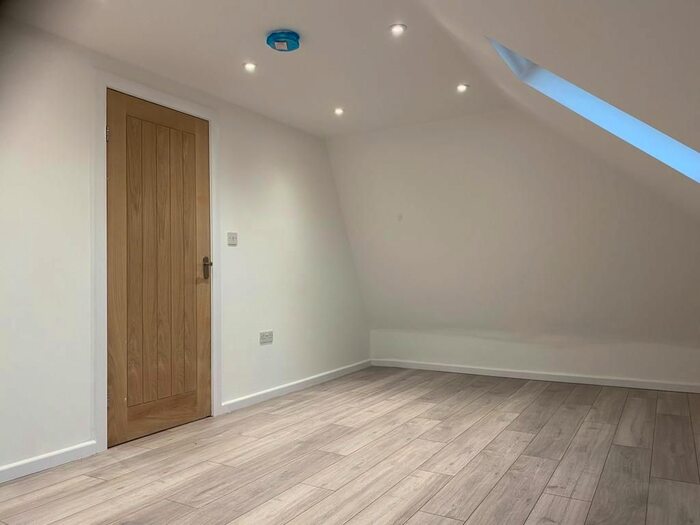 1 Bedroom Flat To Rent In Stoke Newington High Street, London, N16