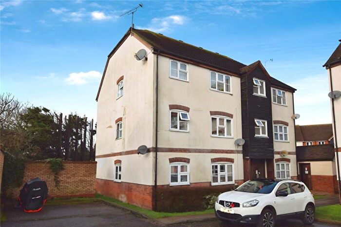 1 Bedroom Apartment For Sale In Thornborough Avenue, South Woodham Ferrers, Chelmsford, Essex, CM3